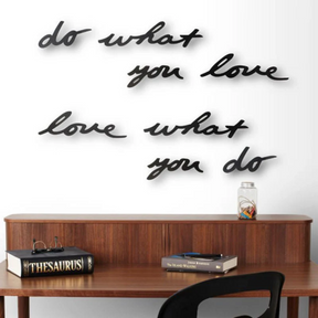 Adorno de Parede Frase Do What You Love Mantra Preto