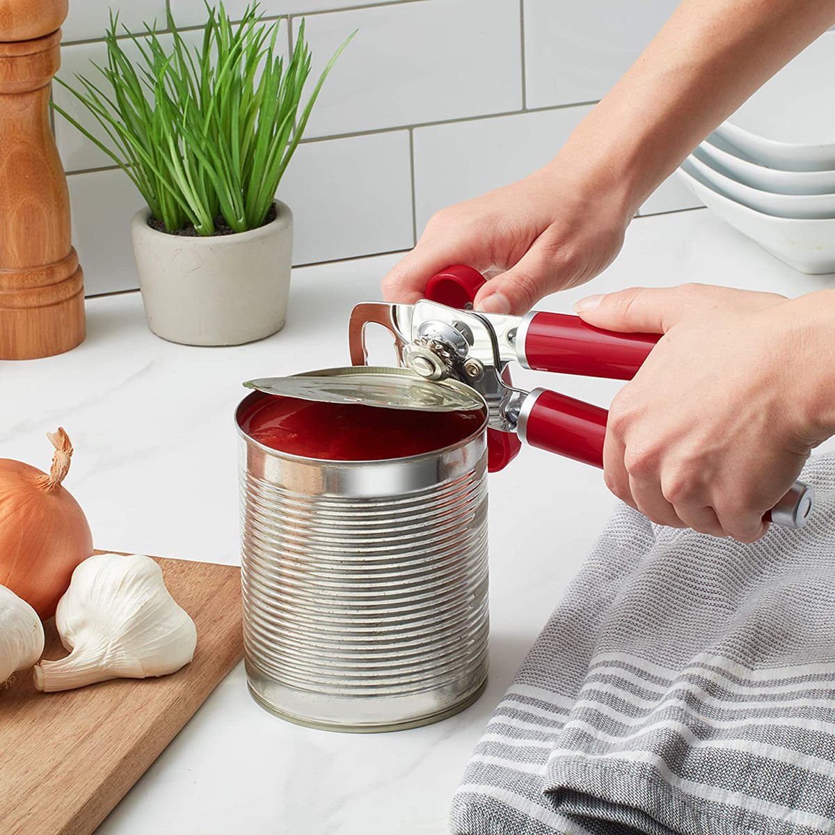 Abridor de Latas e Garrafas Clássico Vermelho KitchenAid