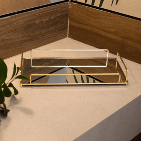 Bandeja de Metal com Espelho no Fundo Dourada