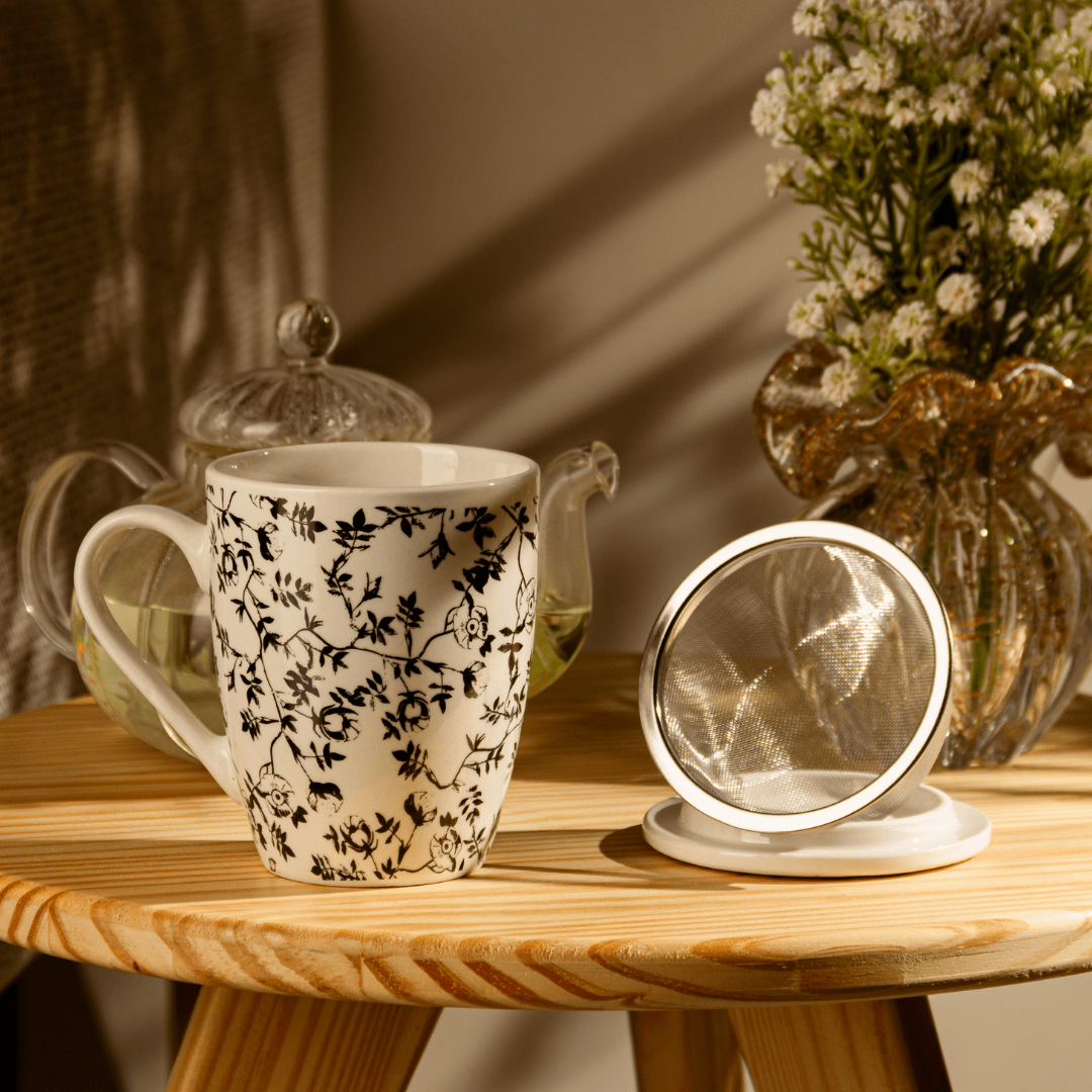 Caneca Porcelana com Tampa e Filtro Super White Tiny Flowers 340ml