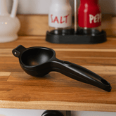 Espremedor de Limão Cabo Antiderrapante Chef Pro Preto 22cm