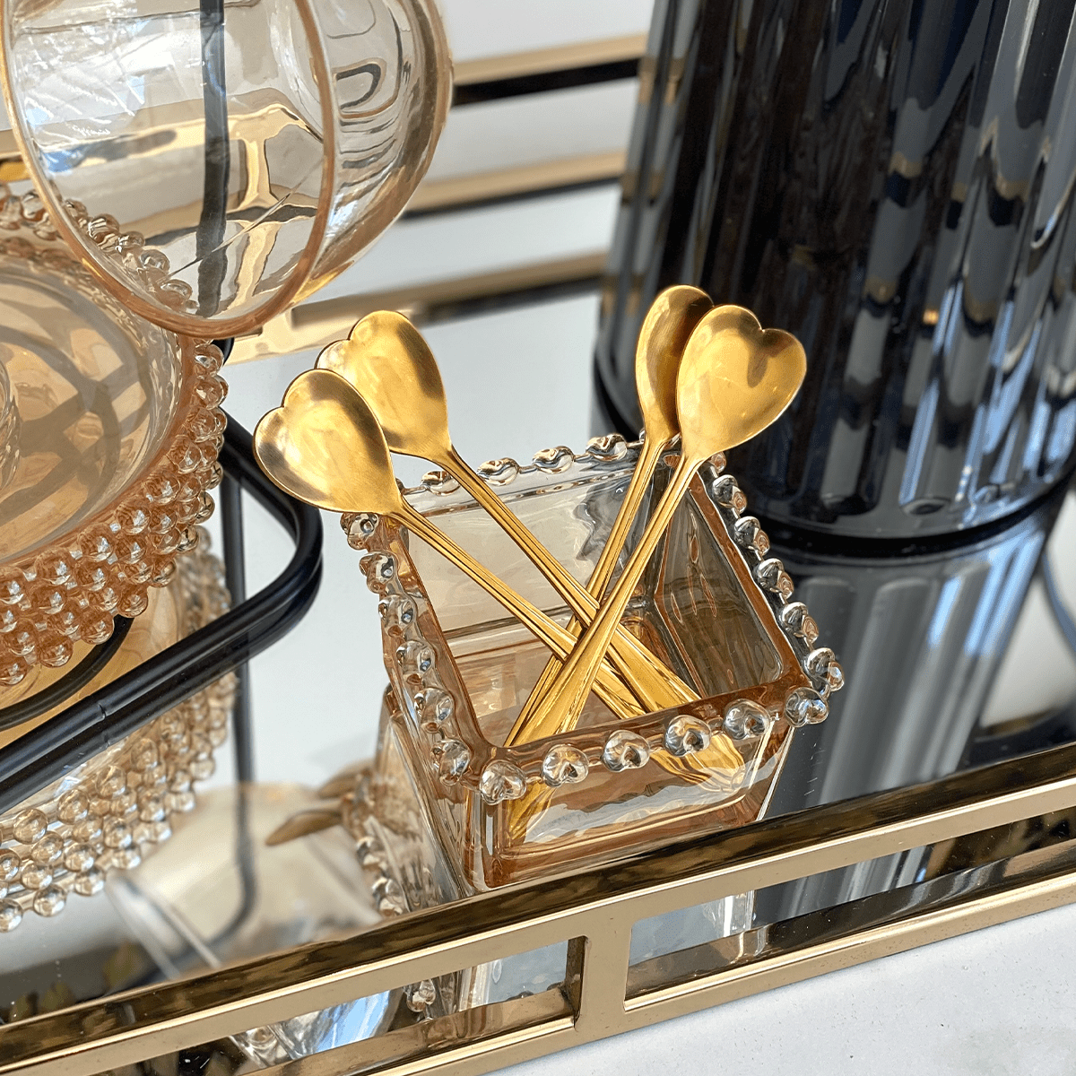 Bowl Quadrado de Cristal de Chumbo com Detalhes em Formato de Coração Âmbar Metalizado 8,5cm