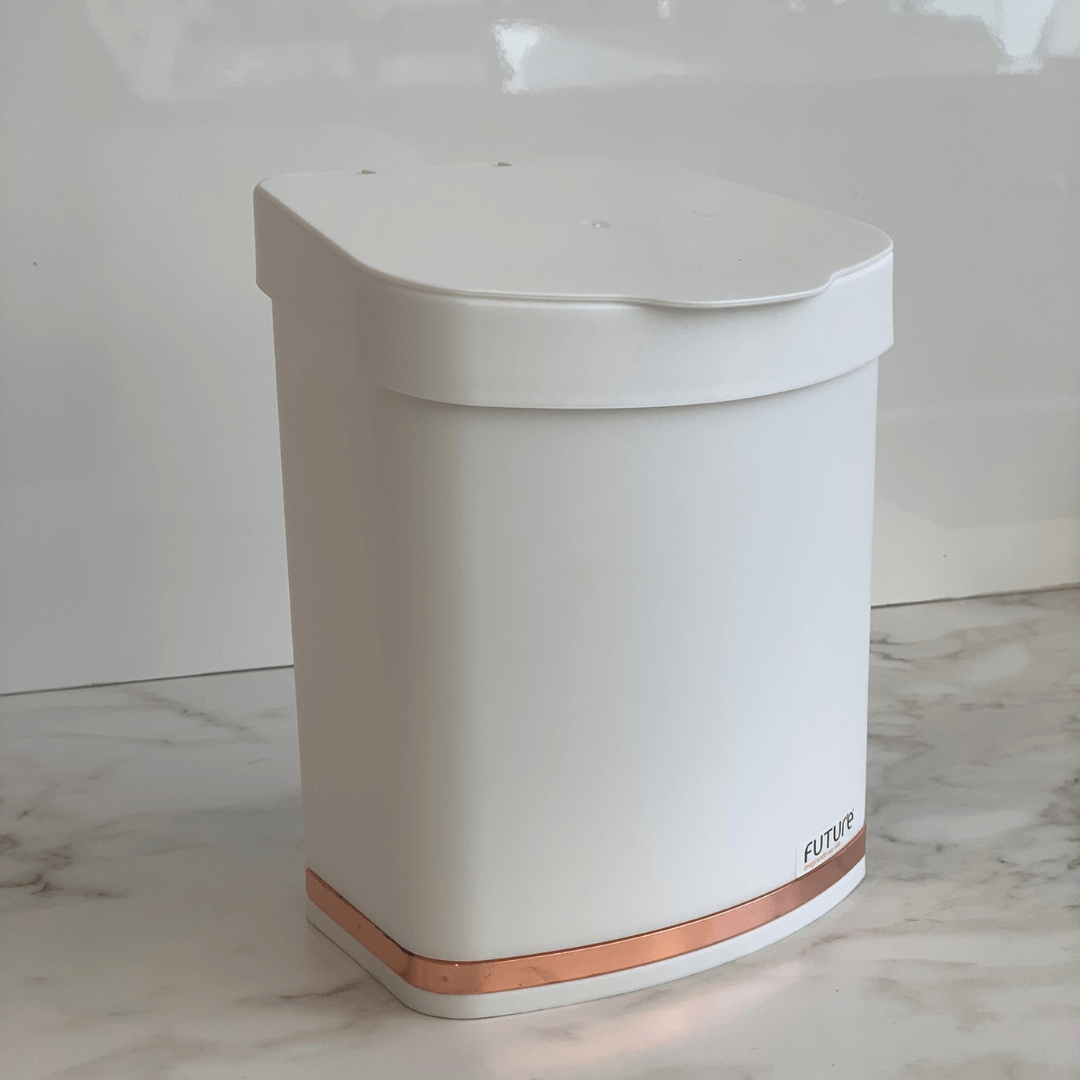 Lixeira 2,5 Litros Branca Com Faixa Rose Gold