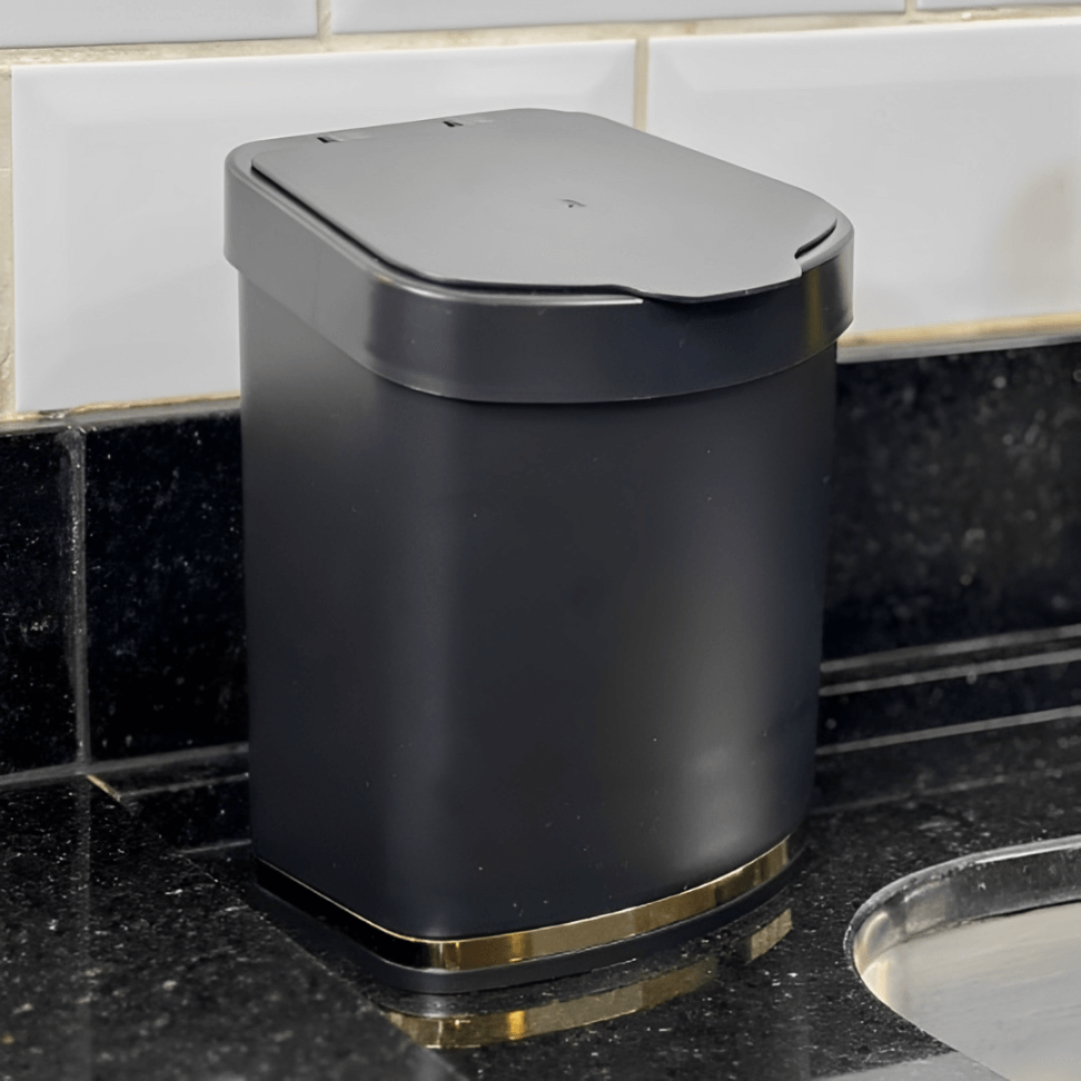 Lixeira 2,5 Litros Preta e Dourado