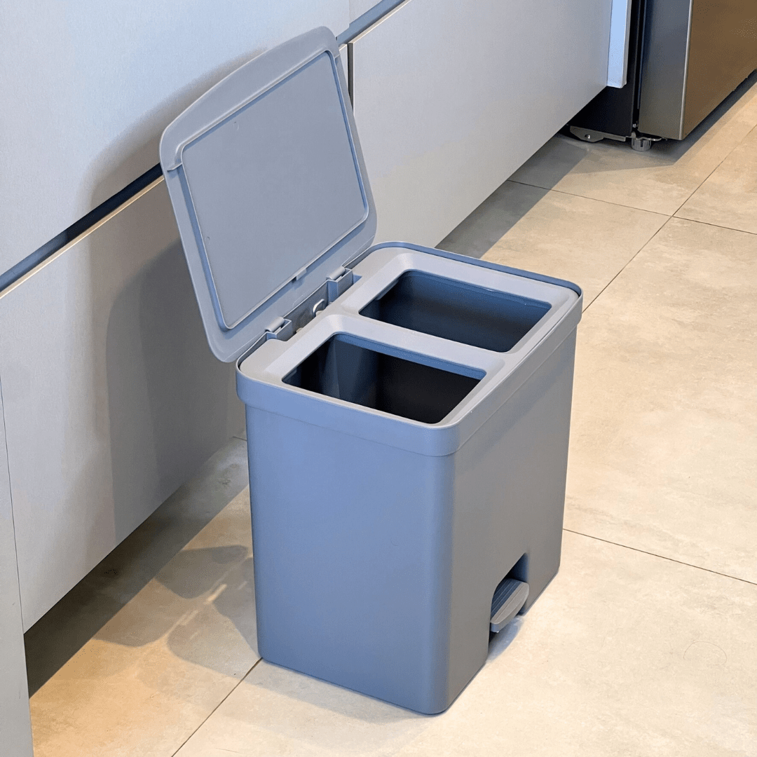 Lixeira de Pedal Trium Duplo Compartimento Chumbo 20 Litros