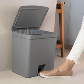 Lixeira de Pedal Trium Chumbo 20 Litros