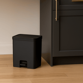 Lixeira de Pedal Trium Preto 20 Litros