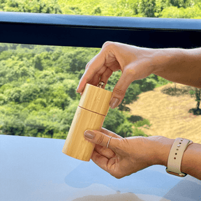 Moedor Manual para Sal e Pimenta Moulin de Bambu 14cm