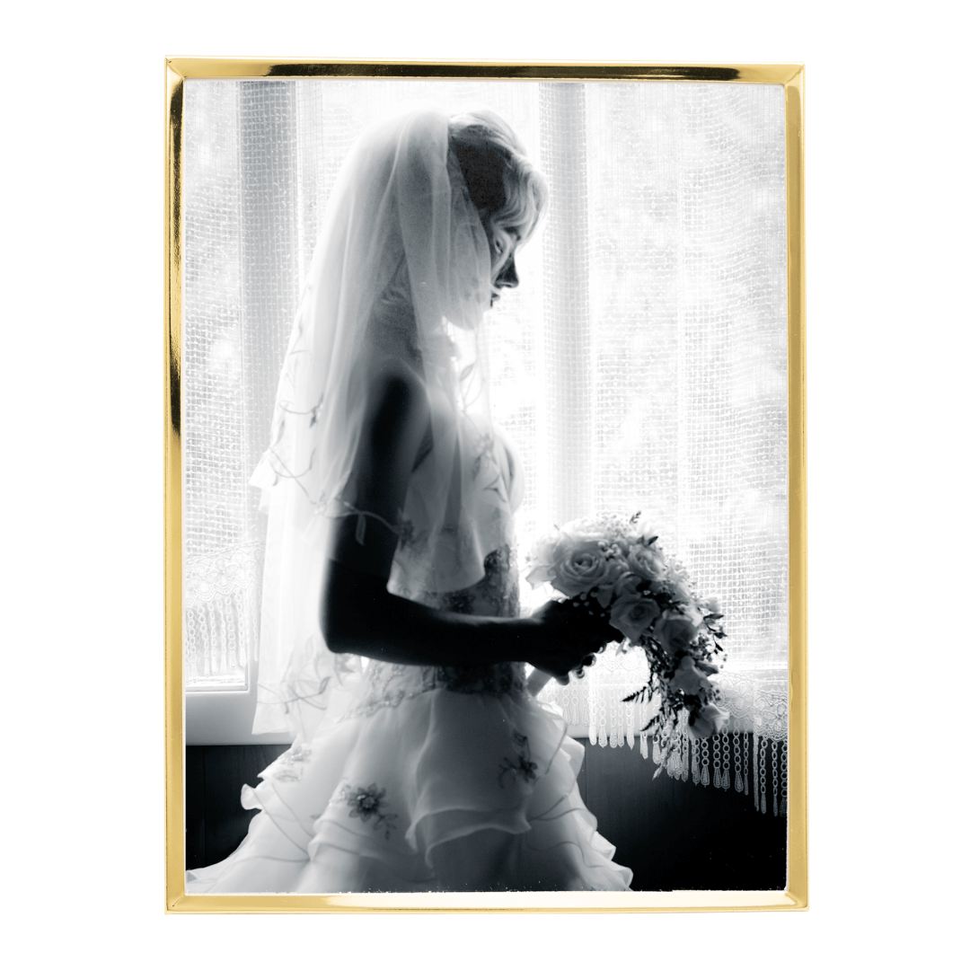 Porta Retrato Classic de Aço Dourado 20cm x 25cm