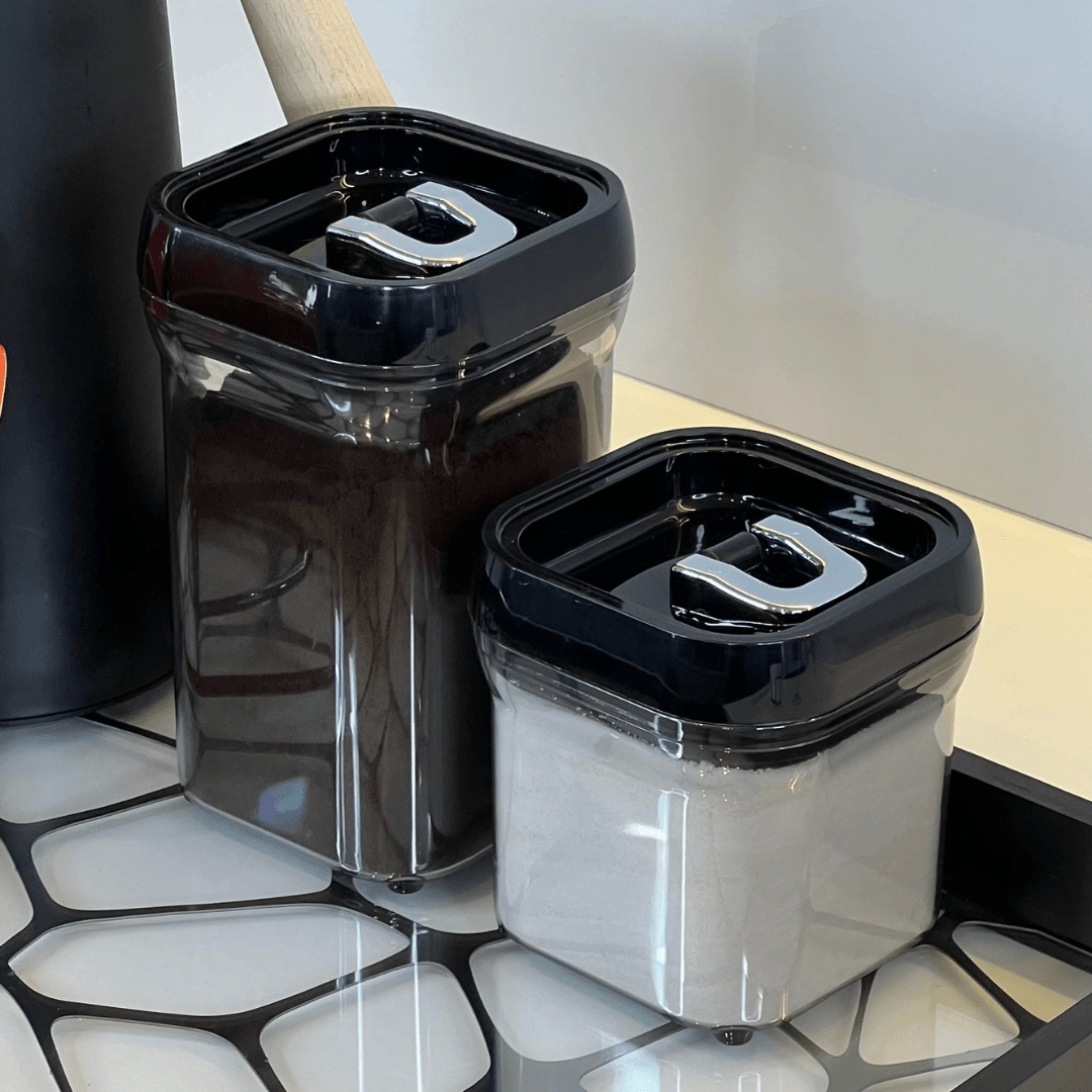 Pote para Mantimentos de Plástico com Tampa Preta 17cm