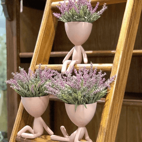 Vaso Cachepot Bob Sentado de Frente em Poliresina Rosa - 18 cm