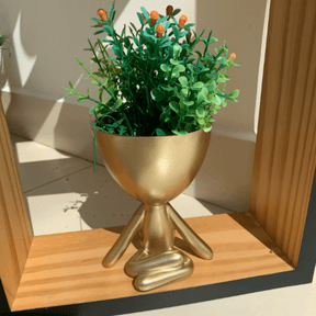Vaso Cachepot Bob Sentado de Lado em Poliresina Dourado