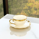 Xícara de Café com Pires em Porcelana Dubai Branco e Dourado 90ml