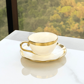 Xícara de Café com Pires em Porcelana Dubai Branco e Dourado 90ml