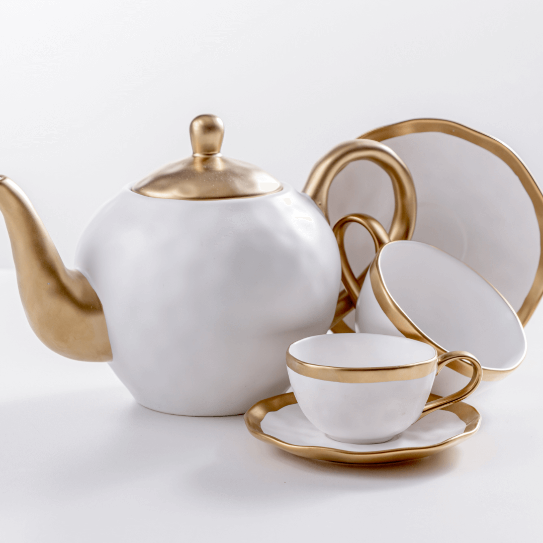 Xícara de Chá com Pires em Porcelana Dubai Branco e Dourado 200ml