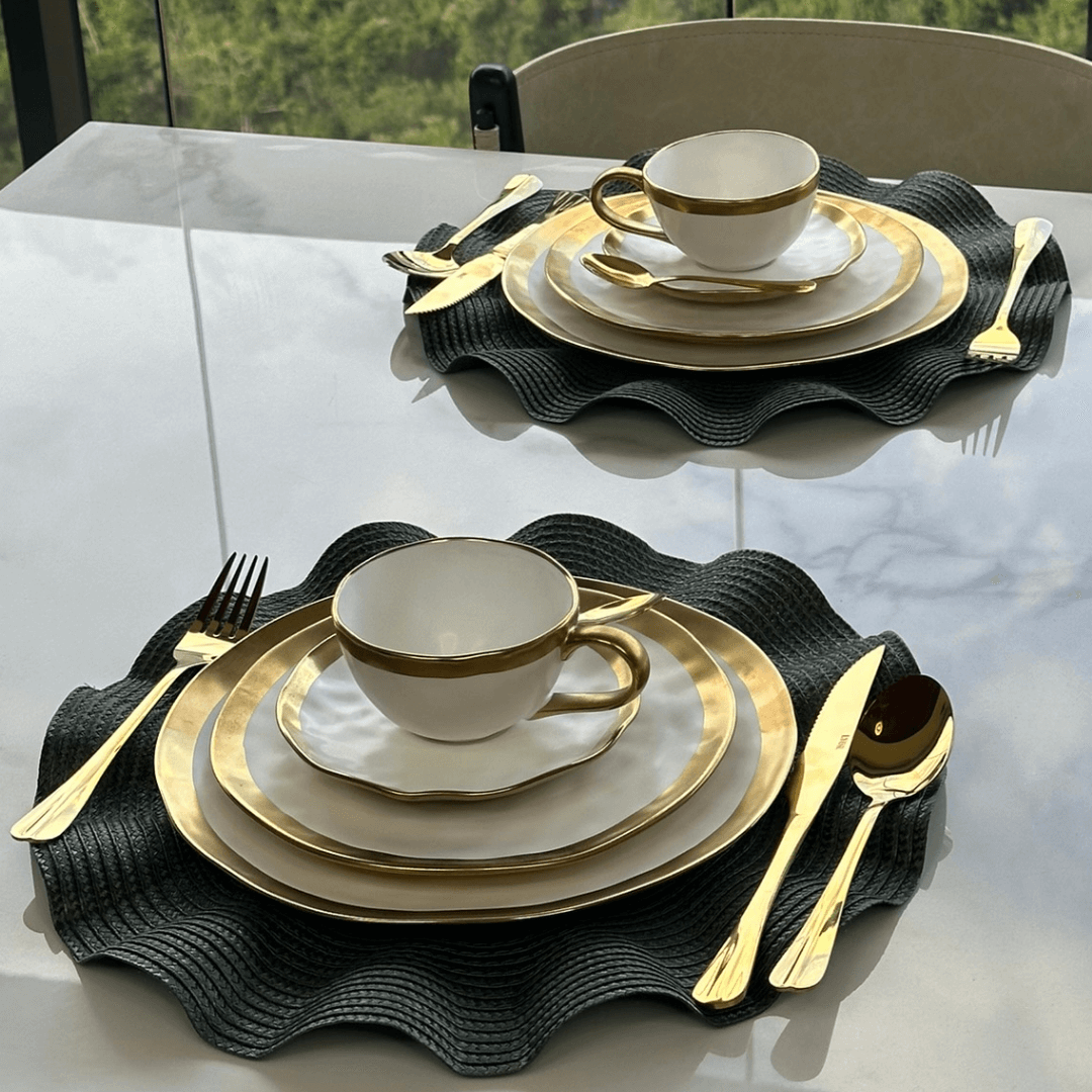 Xícara de Chá com Pires em Porcelana Dubai Branco e Dourado 200ml