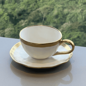 Xícara de Chá com Pires em Porcelana Dubai Branco e Dourado 200ml