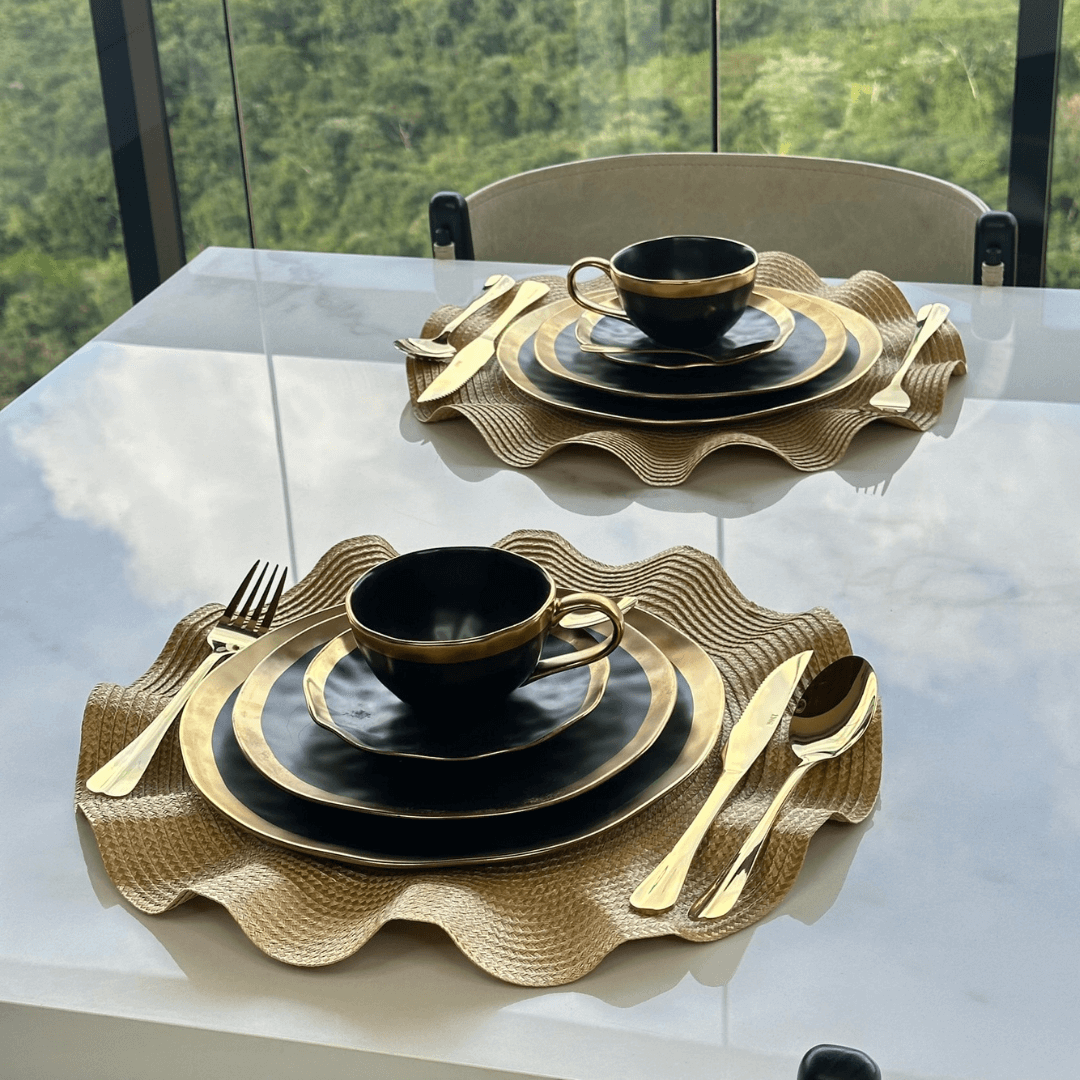 Xícara de Chá com Pires em Porcelana Dubai Preto e Dourado 200ml